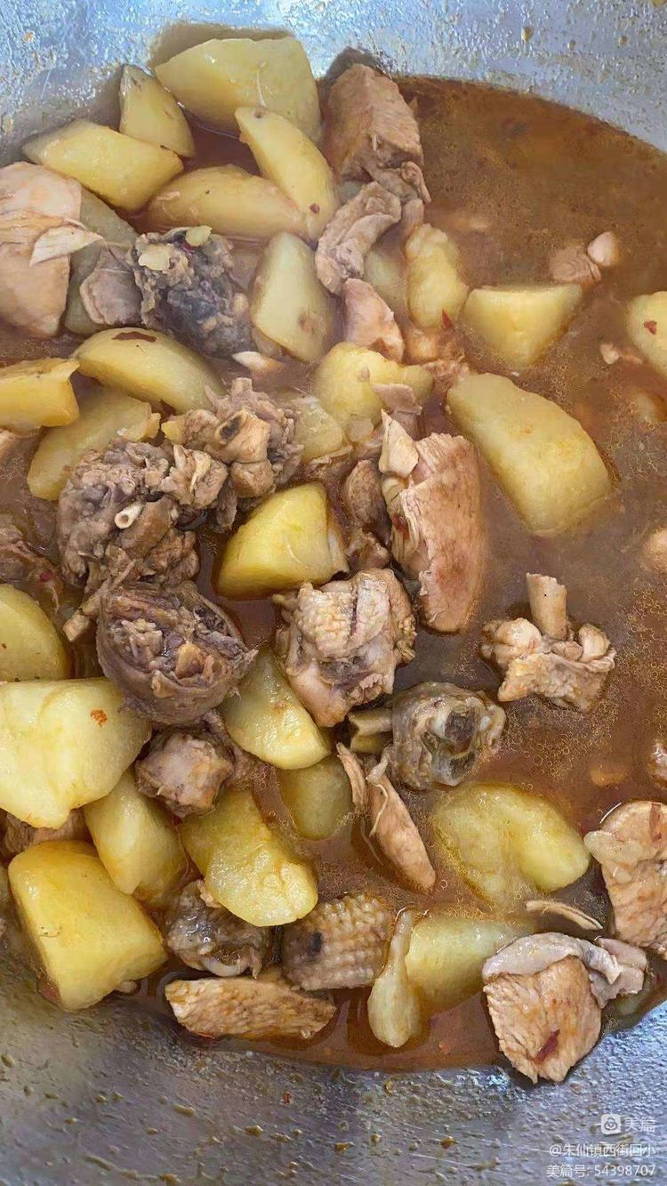 学校食堂大锅菜土豆炖鸡块图